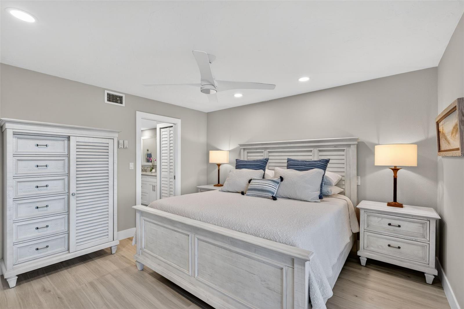 1080 W PEPPERTREE LN #305A, SARASOTA, FL, 34242