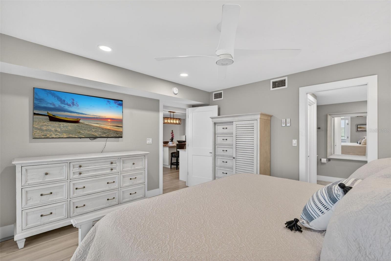 1080 W PEPPERTREE LN #305A, SARASOTA, FL, 34242