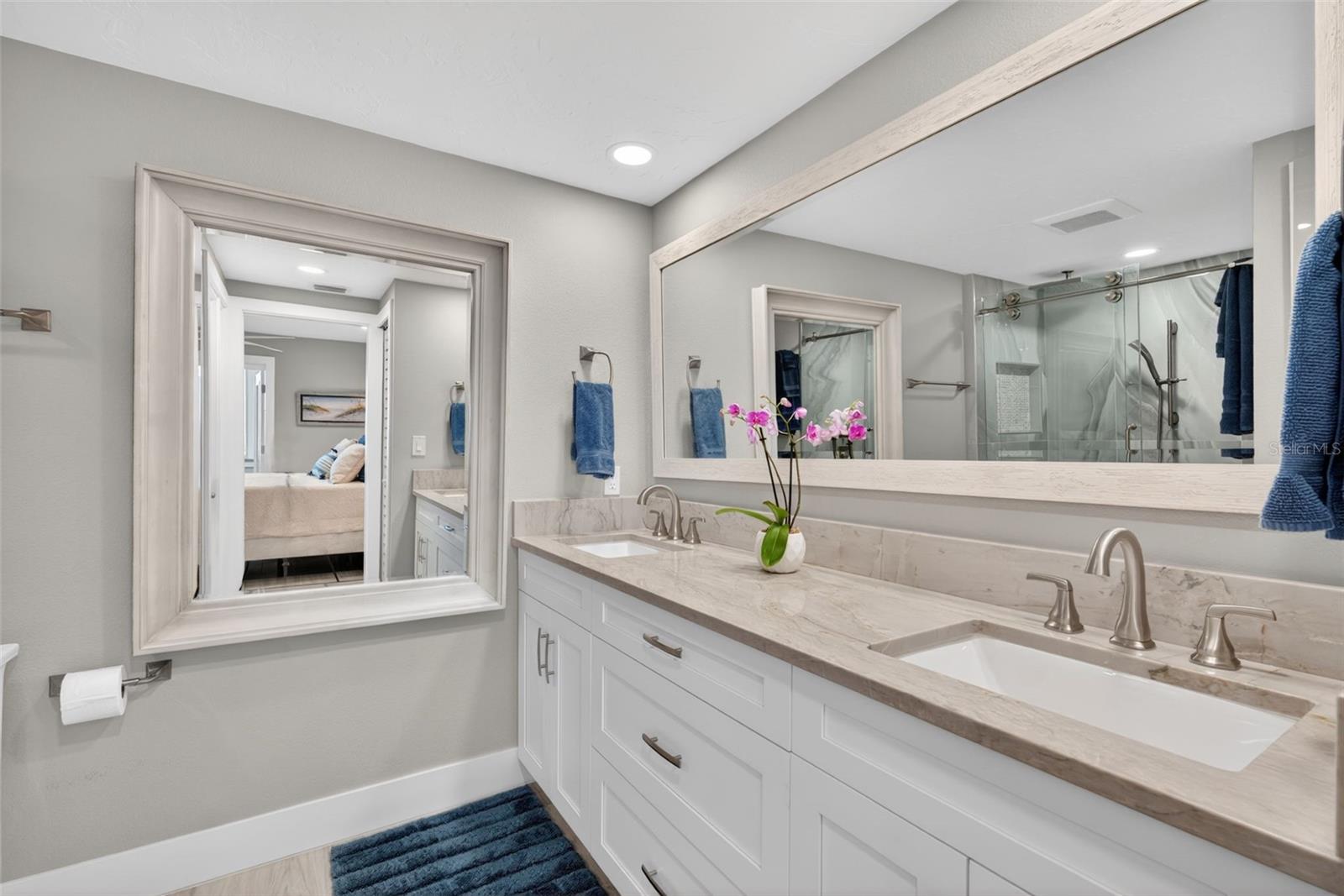 1080 W PEPPERTREE LN #305A, SARASOTA, FL, 34242