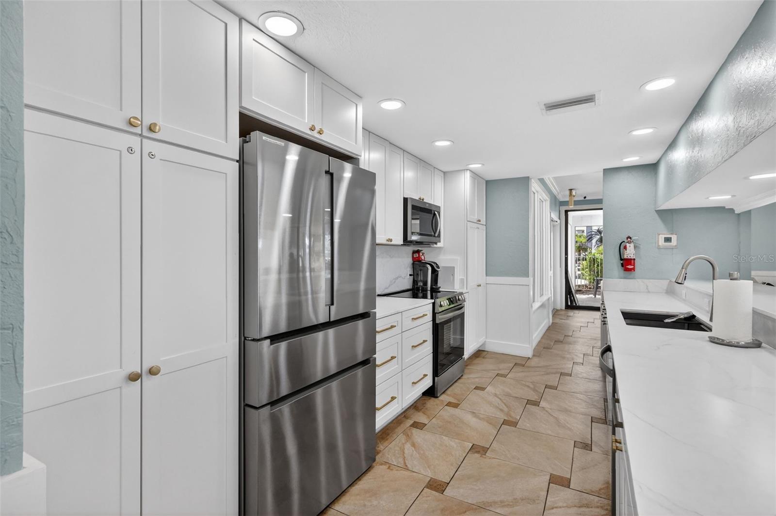 1080 W PEPPERTREE LN #305A, SARASOTA, FL, 34242