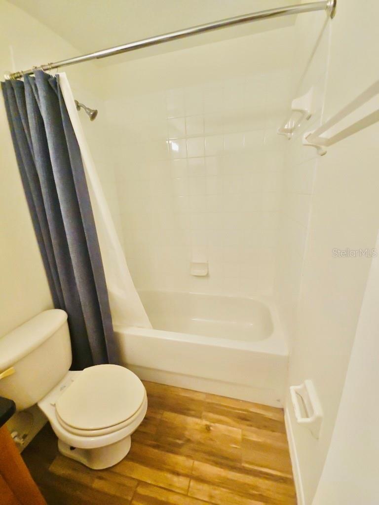 7703 N BRANCH AVE, TAMPA, FL, 33604