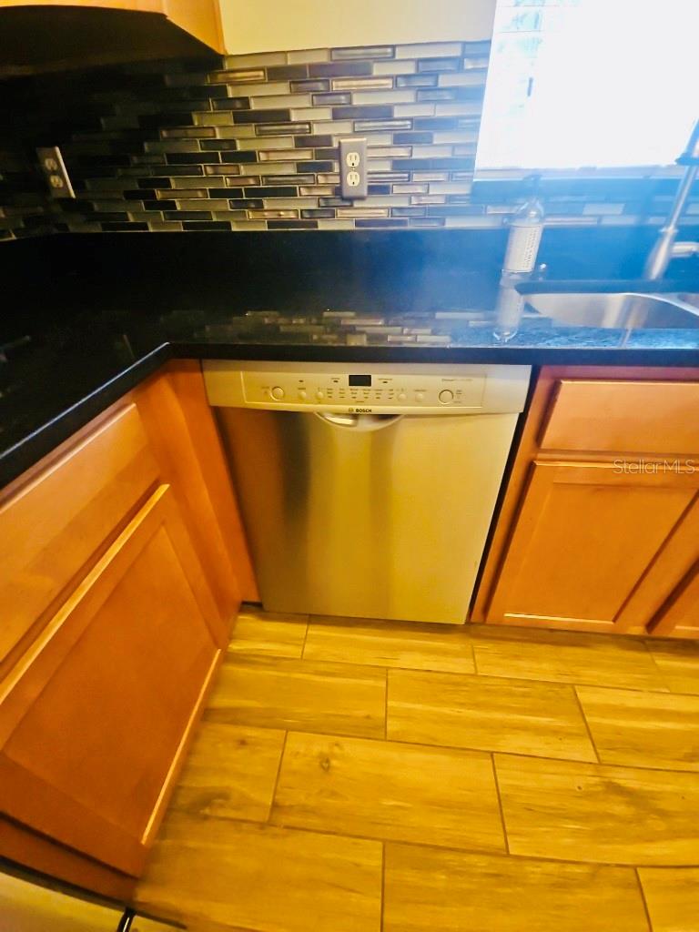 7703 N BRANCH AVE, TAMPA, FL, 33604