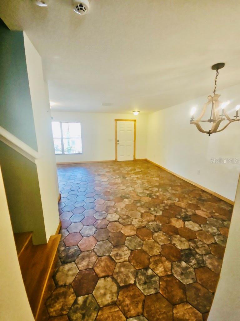 7703 N BRANCH AVE, TAMPA, FL, 33604