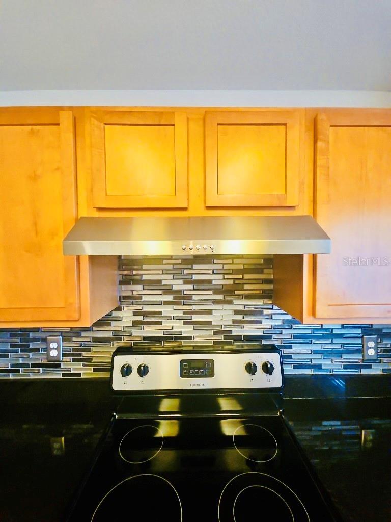 7703 N BRANCH AVE, TAMPA, FL, 33604