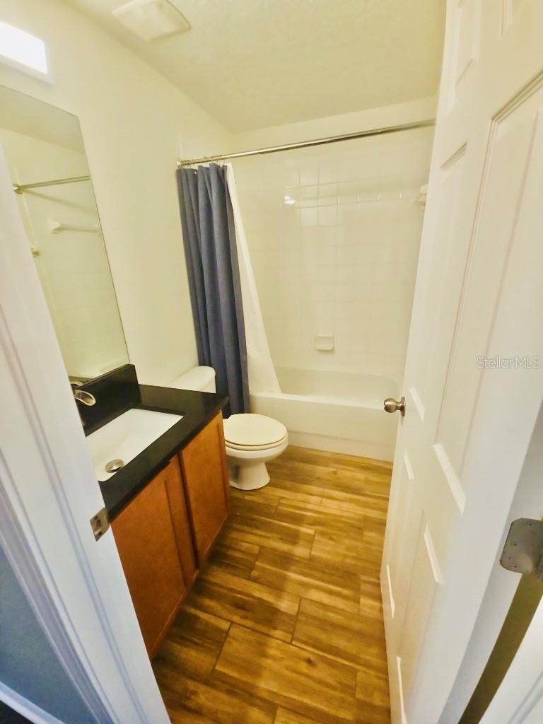 7703 N BRANCH AVE, TAMPA, FL, 33604