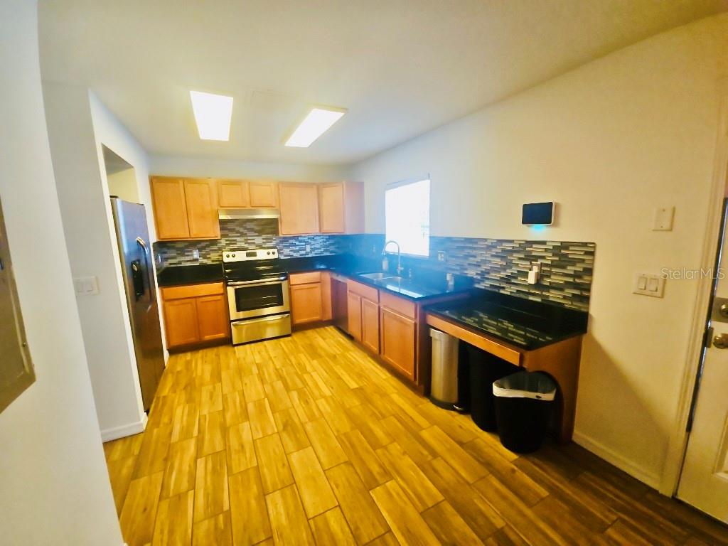 7703 N BRANCH AVE, TAMPA, FL, 33604