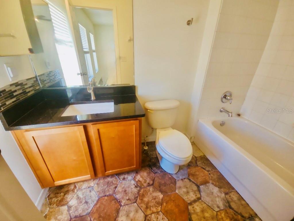 7703 N BRANCH AVE, TAMPA, FL, 33604