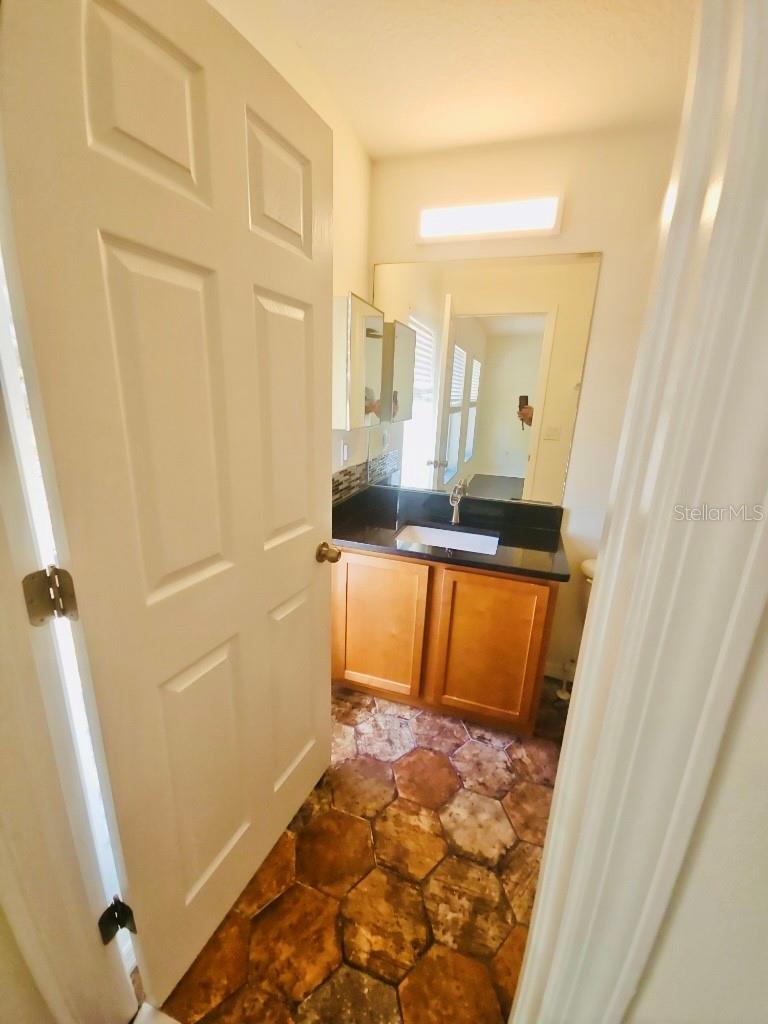 7703 N BRANCH AVE, TAMPA, FL, 33604