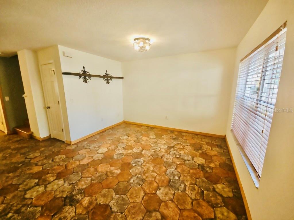 7703 N BRANCH AVE, TAMPA, FL, 33604