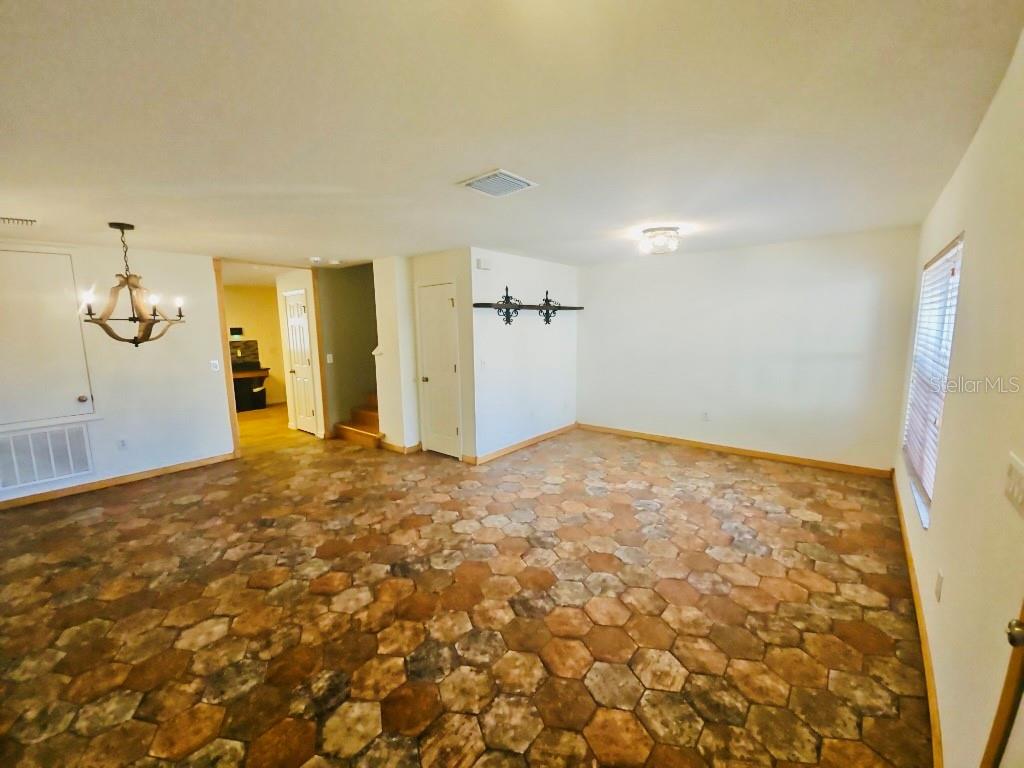 7703 N BRANCH AVE, TAMPA, FL, 33604