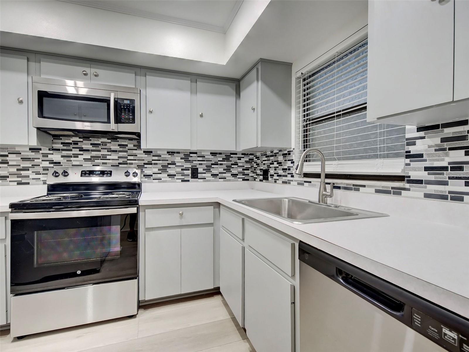 7237 CLOISTER DR #207, SARASOTA, FL, 34231