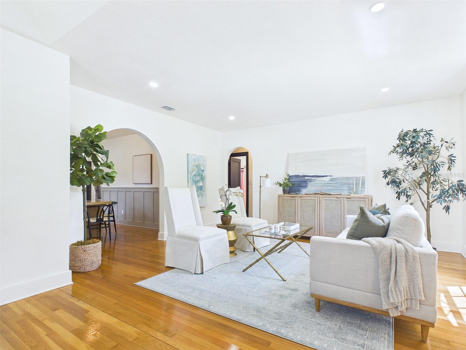 1210 E IDLEWILD AVE, TAMPA, FL, 33604