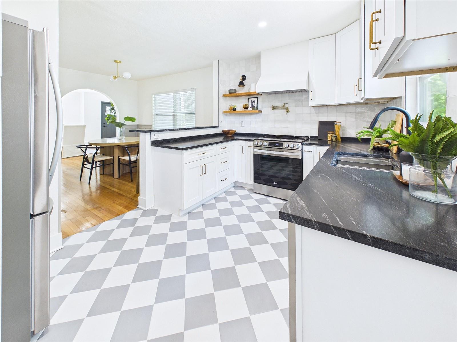 1210 E IDLEWILD AVE, TAMPA, FL, 33604