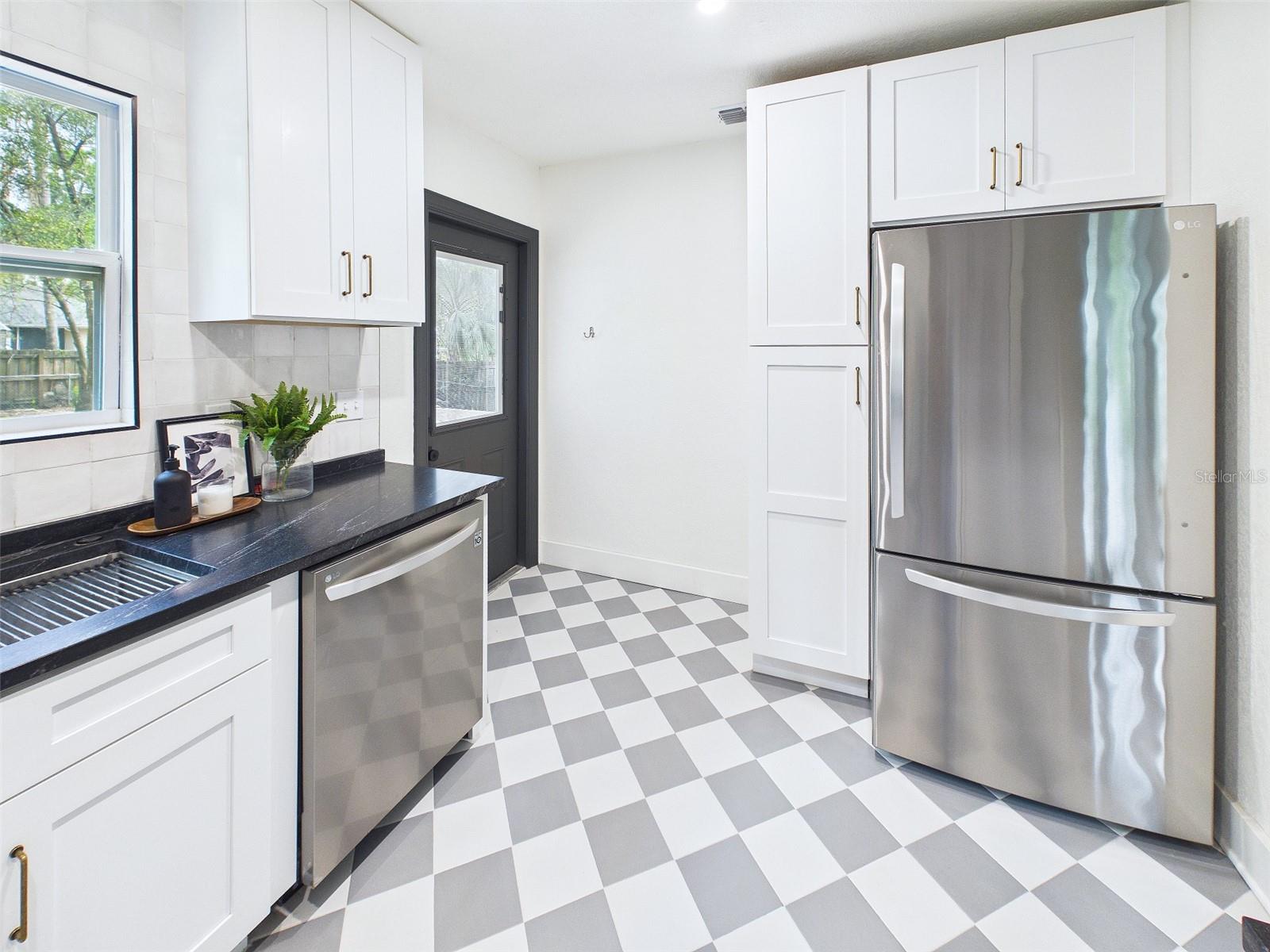 1210 E IDLEWILD AVE, TAMPA, FL, 33604