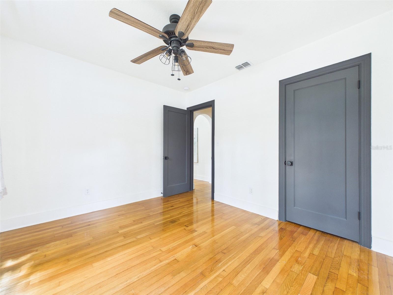 1210 E IDLEWILD AVE, TAMPA, FL, 33604