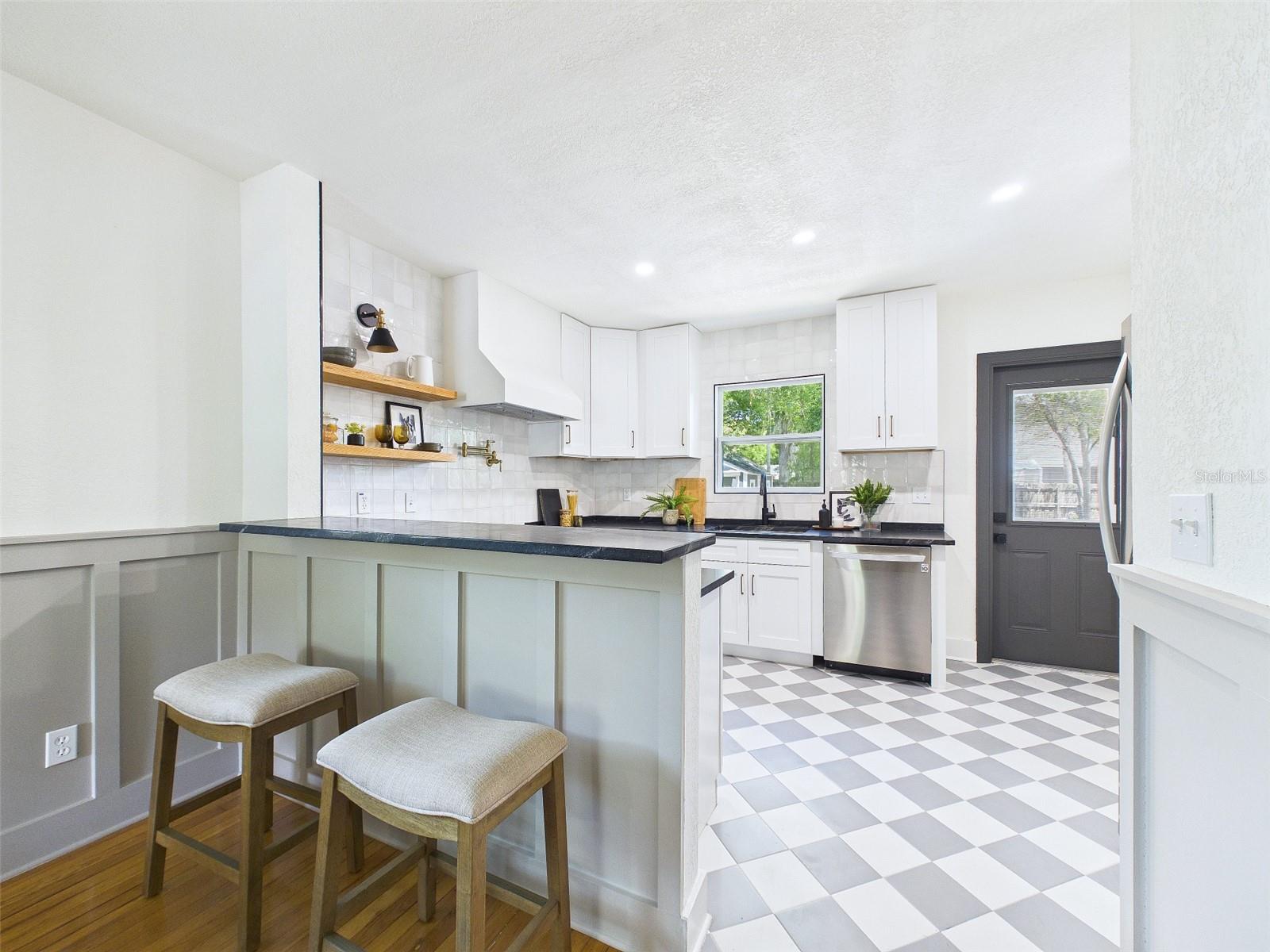 1210 E IDLEWILD AVE, TAMPA, FL, 33604