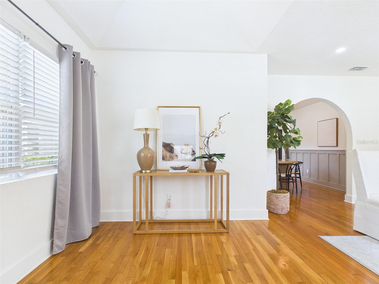 1210 E IDLEWILD AVE, TAMPA, FL, 33604