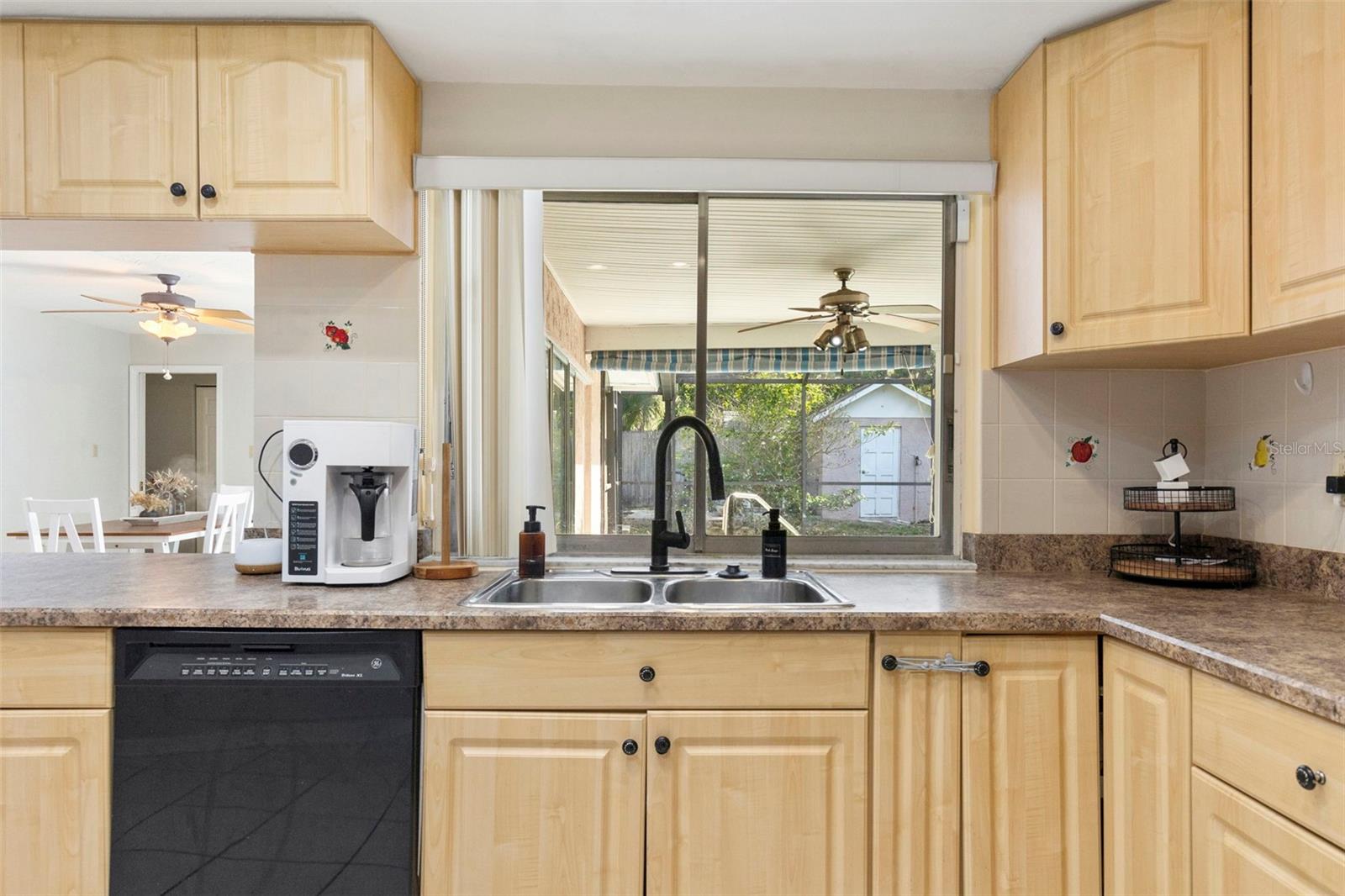 8976 LAKE DR, NEW PORT RICHEY, FL, 34654