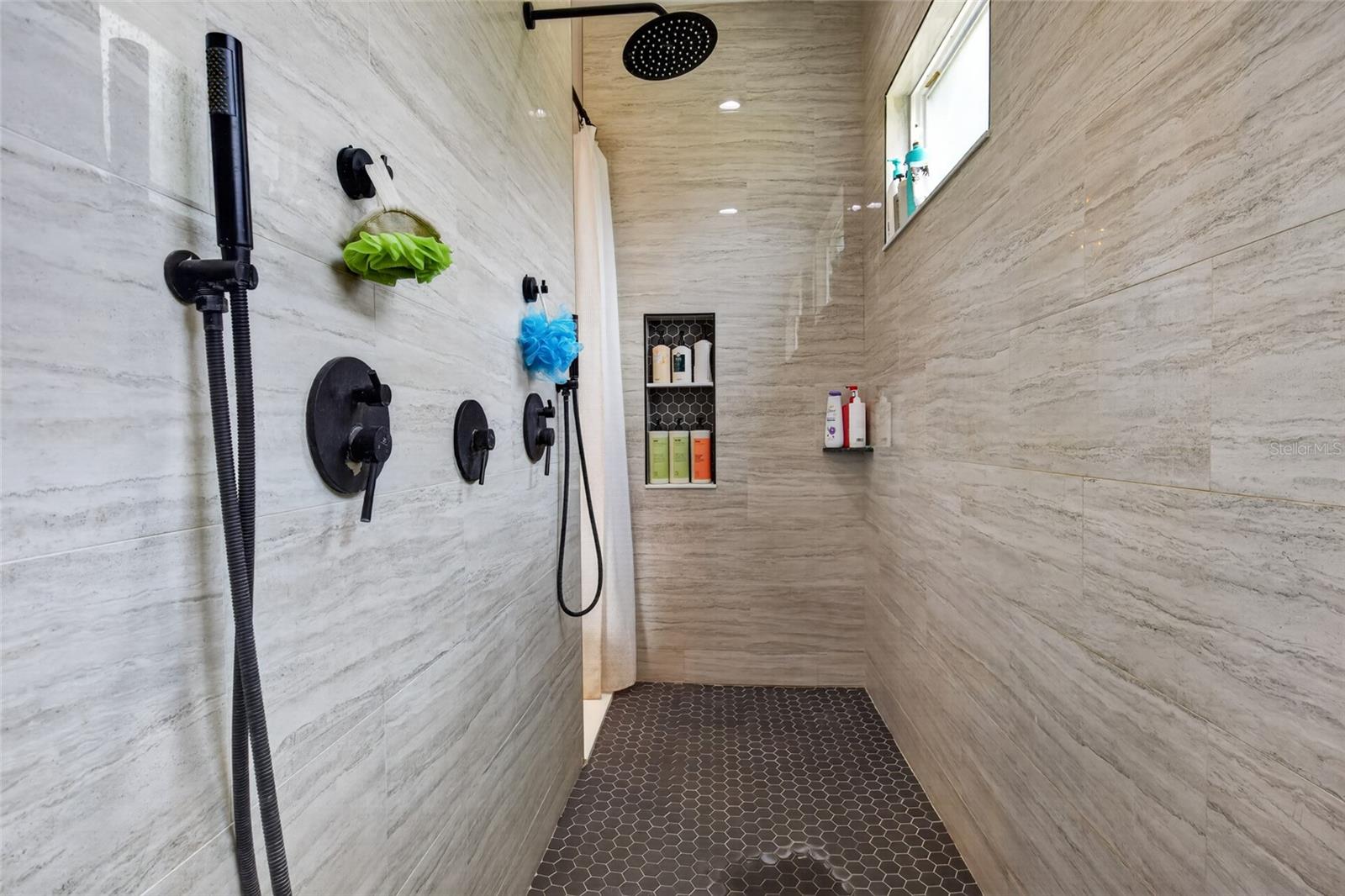 2851 BRUTON RD, PLANT CITY, FL, 33565