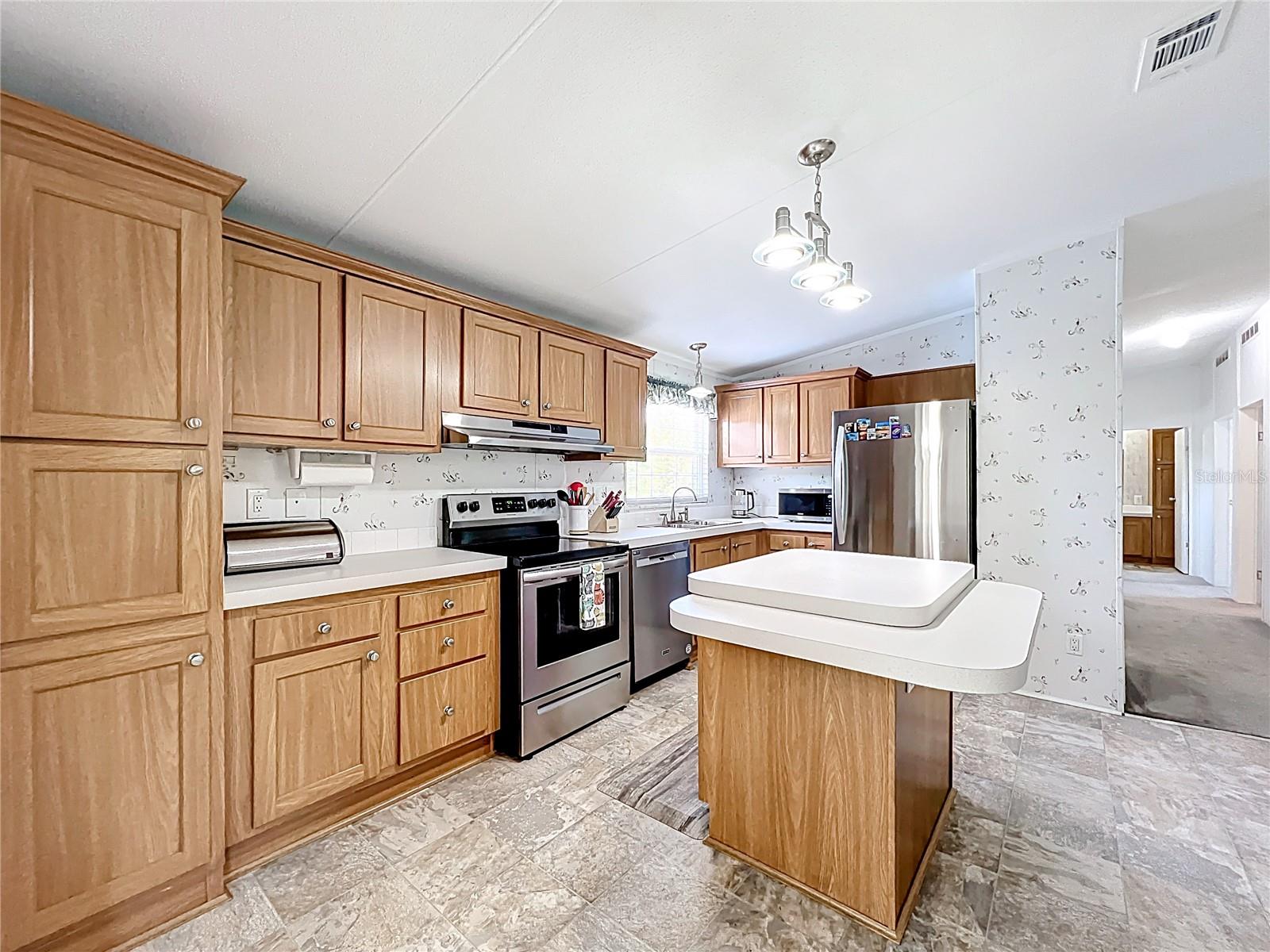 9040 MERCURY DR, ST CLOUD, FL, 34773