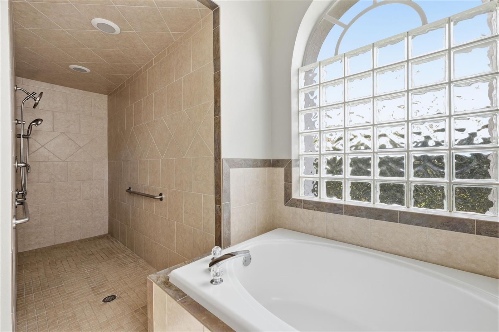 10121 KINGSHYRE WAY, TAMPA, FL, 33647