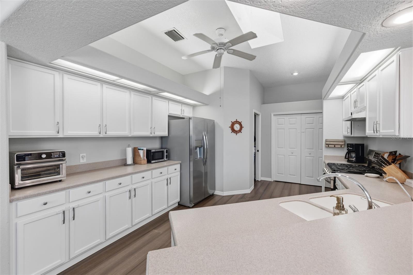 10121 KINGSHYRE WAY, TAMPA, FL, 33647