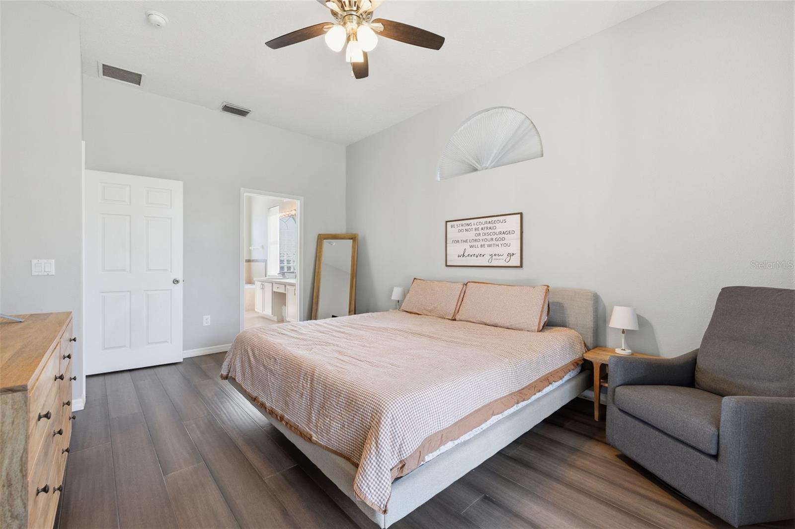 10121 KINGSHYRE WAY, TAMPA, FL, 33647