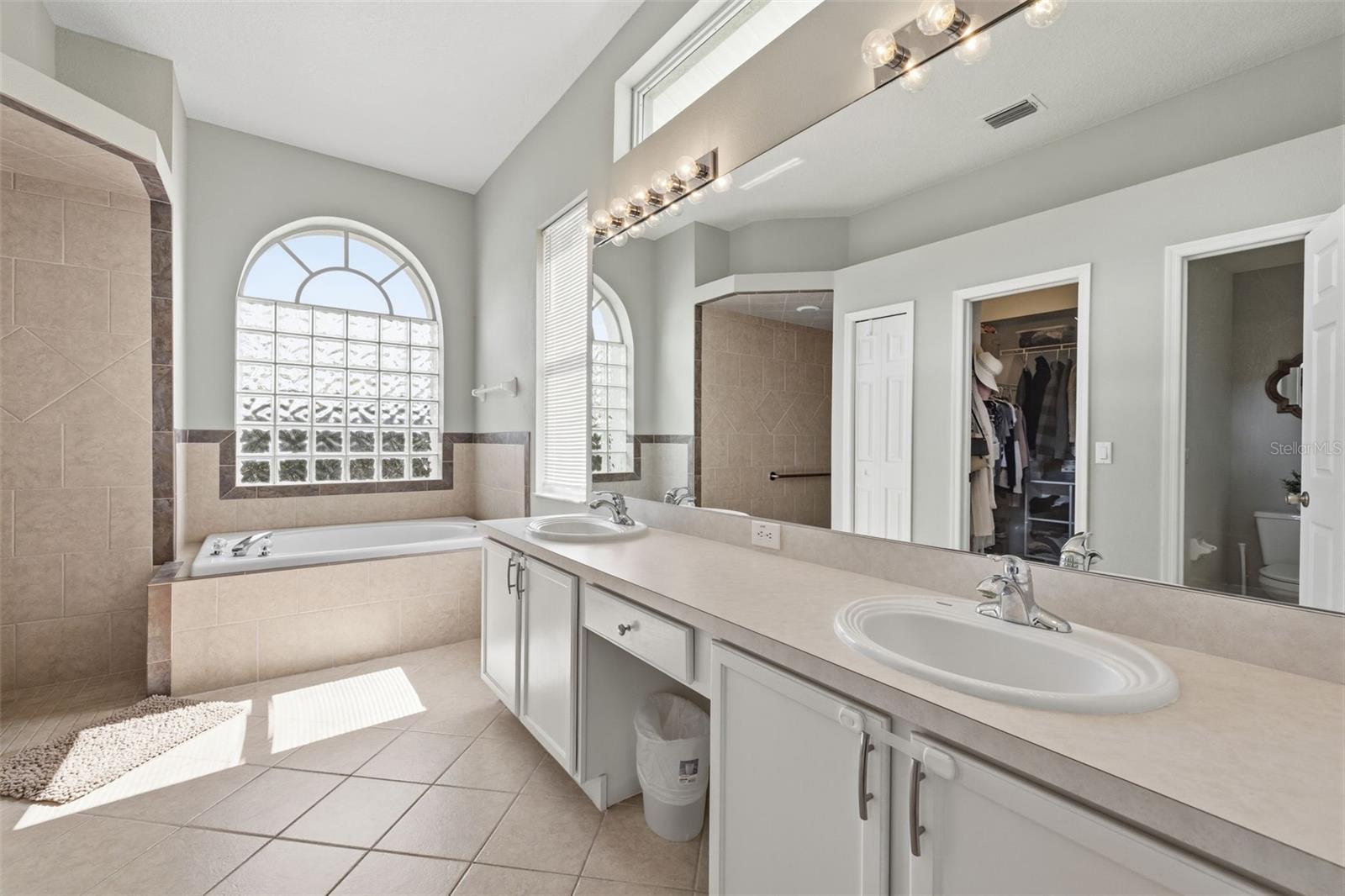 10121 KINGSHYRE WAY, TAMPA, FL, 33647