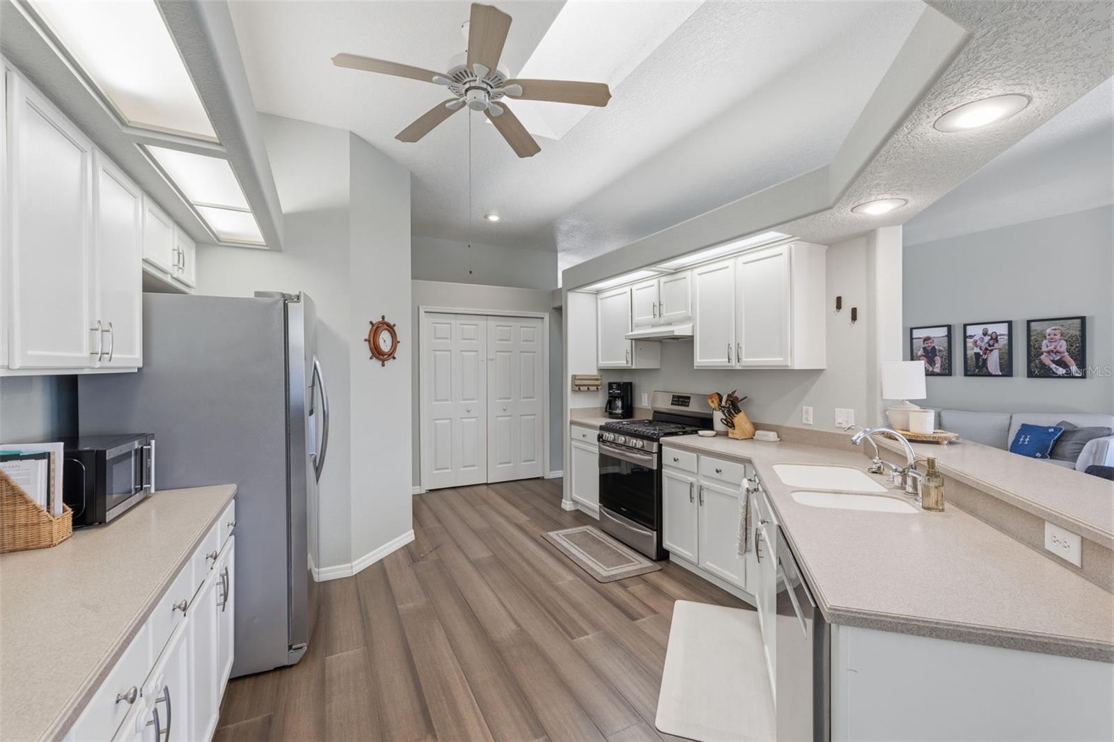 10121 KINGSHYRE WAY, TAMPA, FL, 33647