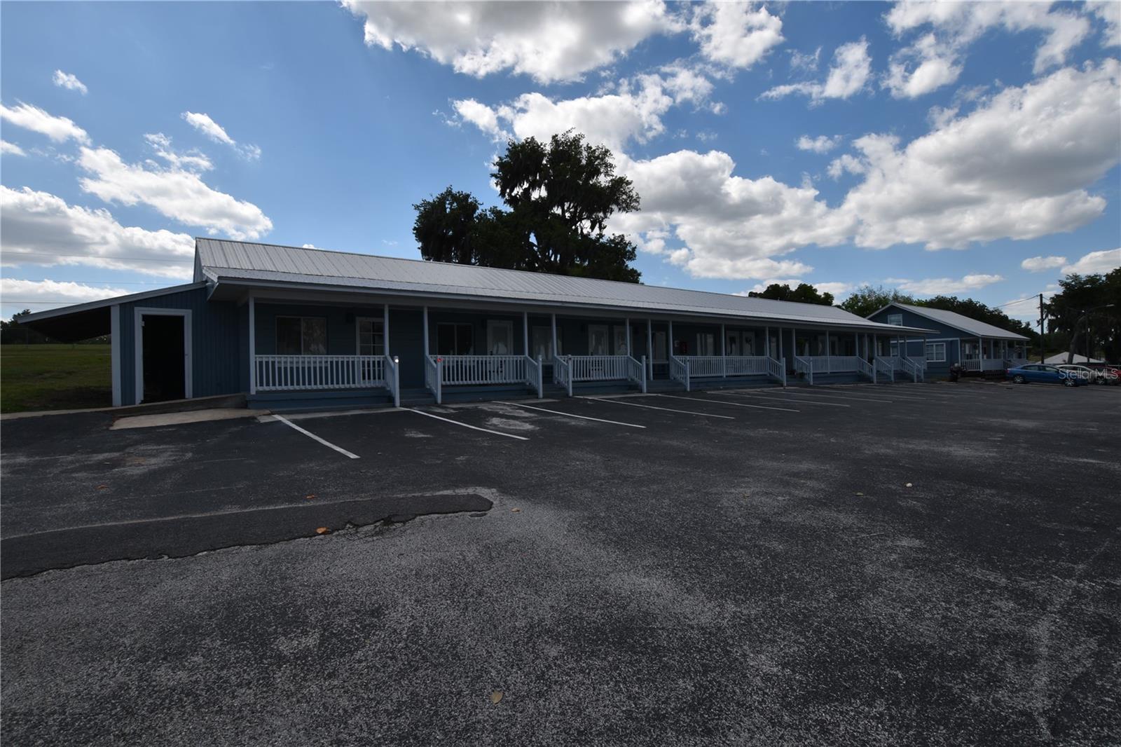 704 S LAKESHORE BLVD, HOWEY IN THE HILLS, FL, 34737