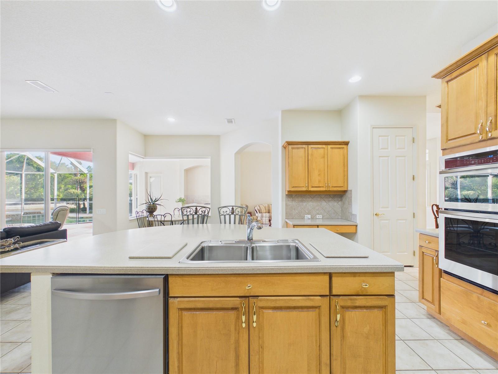 10207 ESTUARY DR, TAMPA, FL, 33647