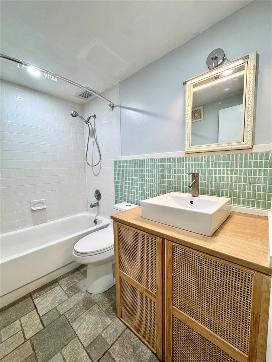 825 N PRIMROSE DR #110, ORLANDO, FL, 32803