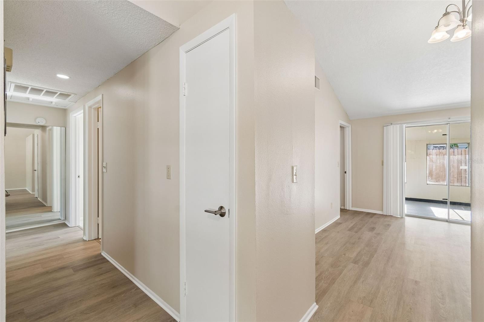 8804 BRIAR HOLLOW CT, TAMPA, FL, 33634