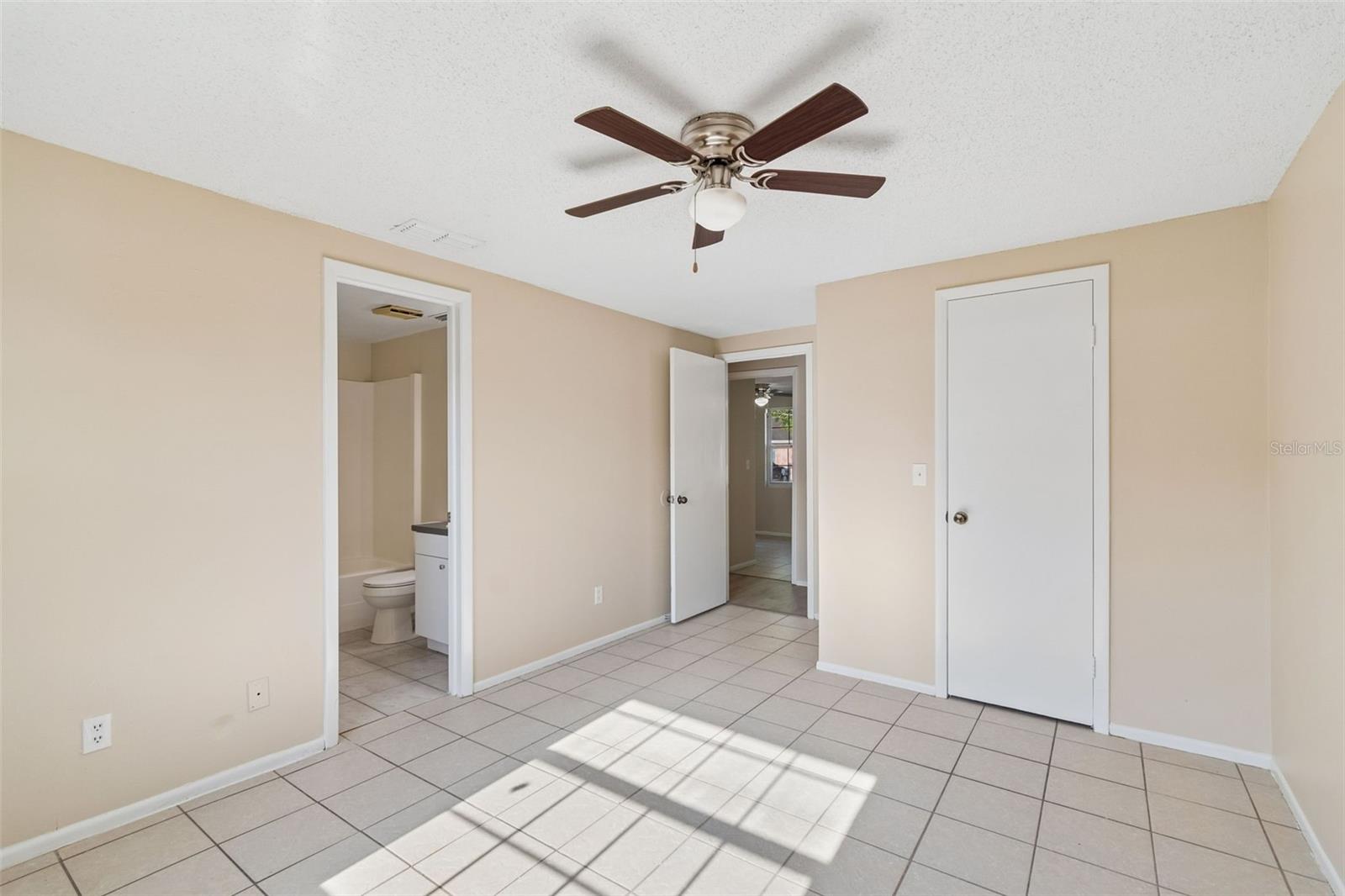 8804 BRIAR HOLLOW CT, TAMPA, FL, 33634