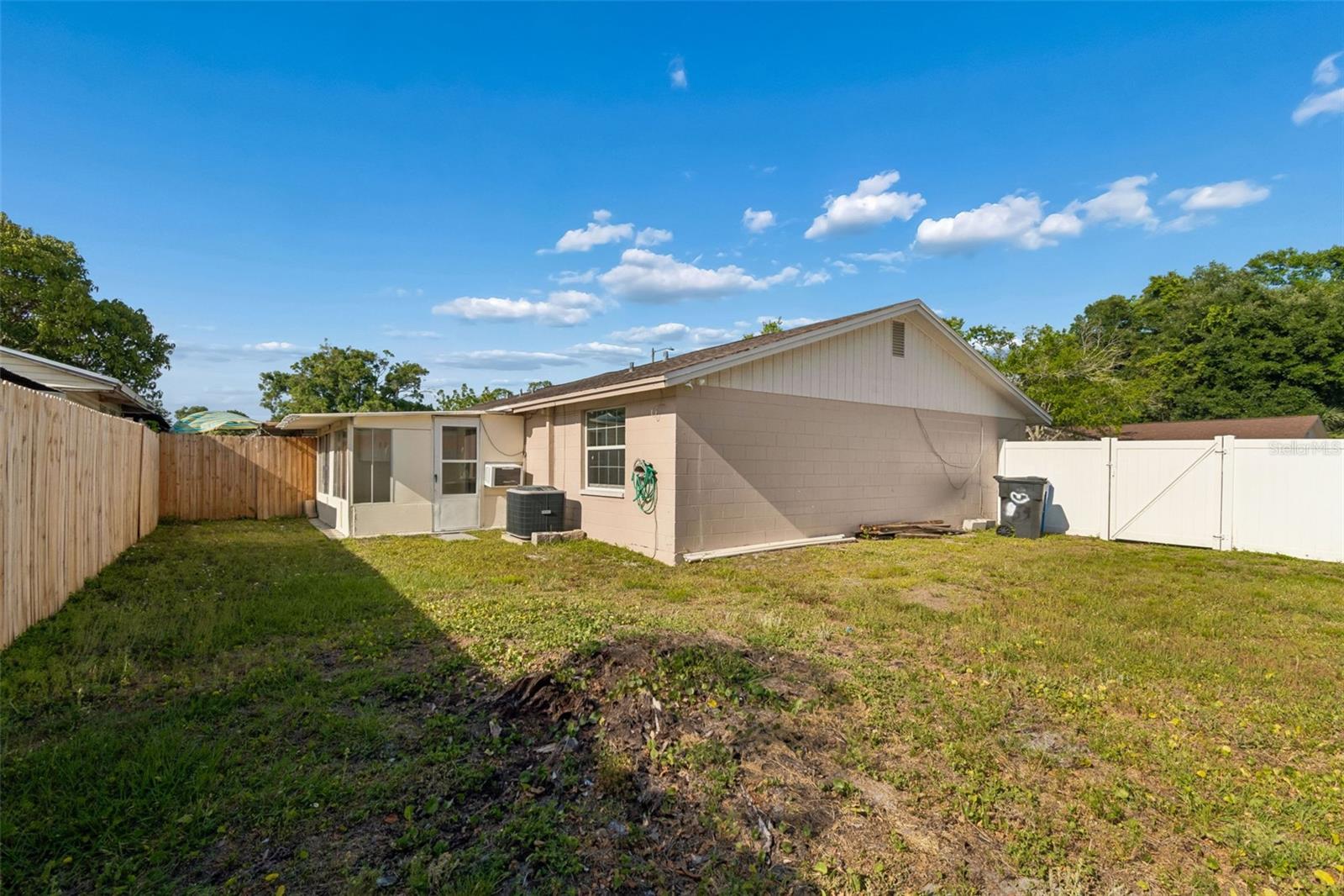 8804 BRIAR HOLLOW CT, TAMPA, FL, 33634