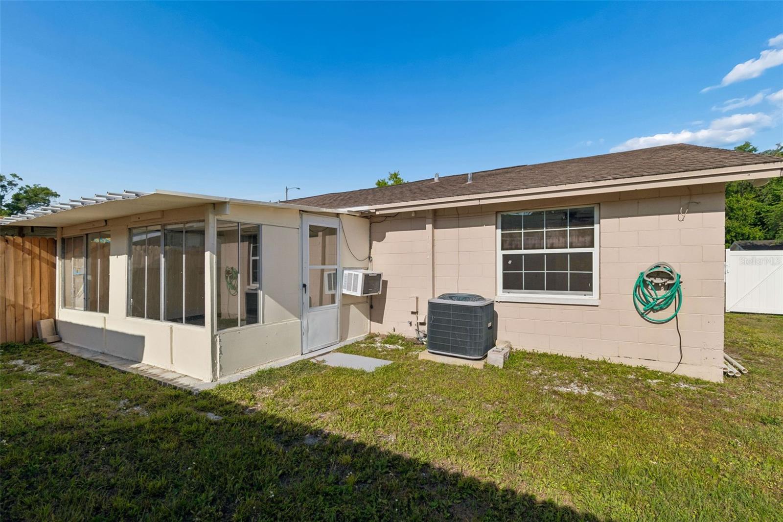 8804 BRIAR HOLLOW CT, TAMPA, FL, 33634