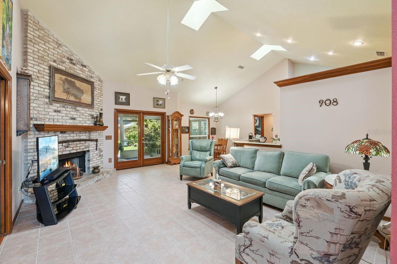 908 ALMOND TREE CIR, ORLANDO, FL, 32835