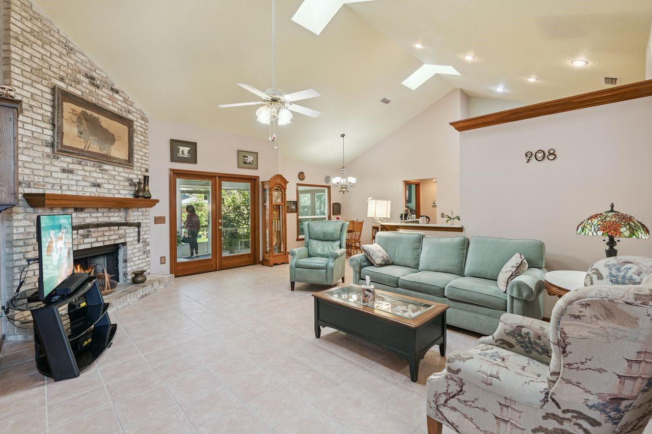 908 ALMOND TREE CIR, ORLANDO, FL, 32835