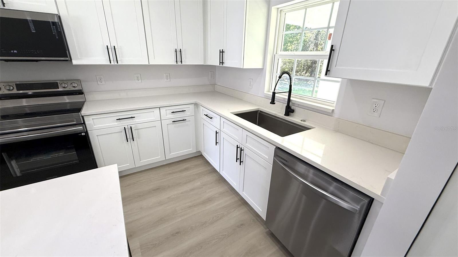 102 MALAUKA TRL, OCKLAWAHA, FL, 32179