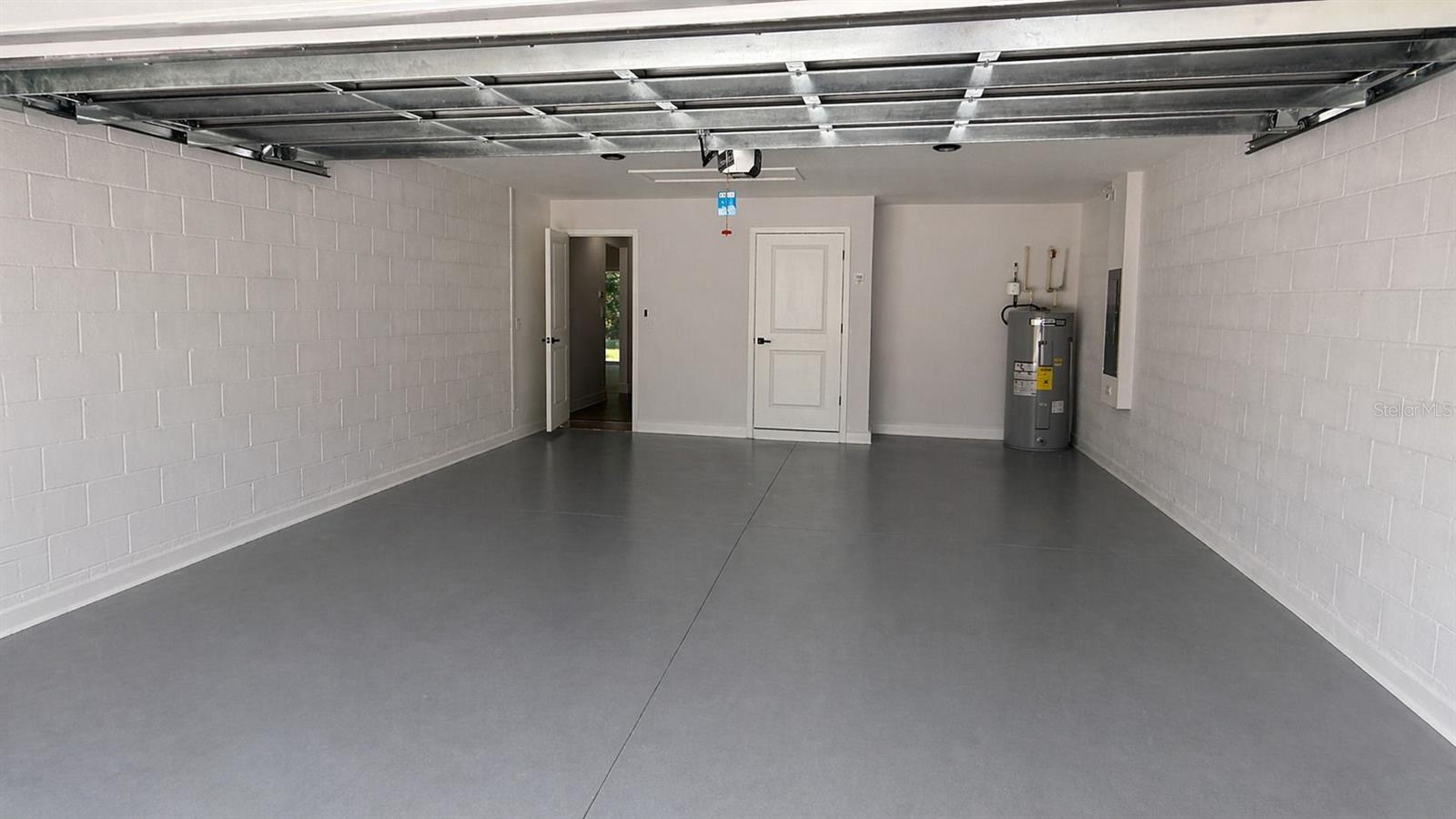 102 MALAUKA TRL, OCKLAWAHA, FL, 32179