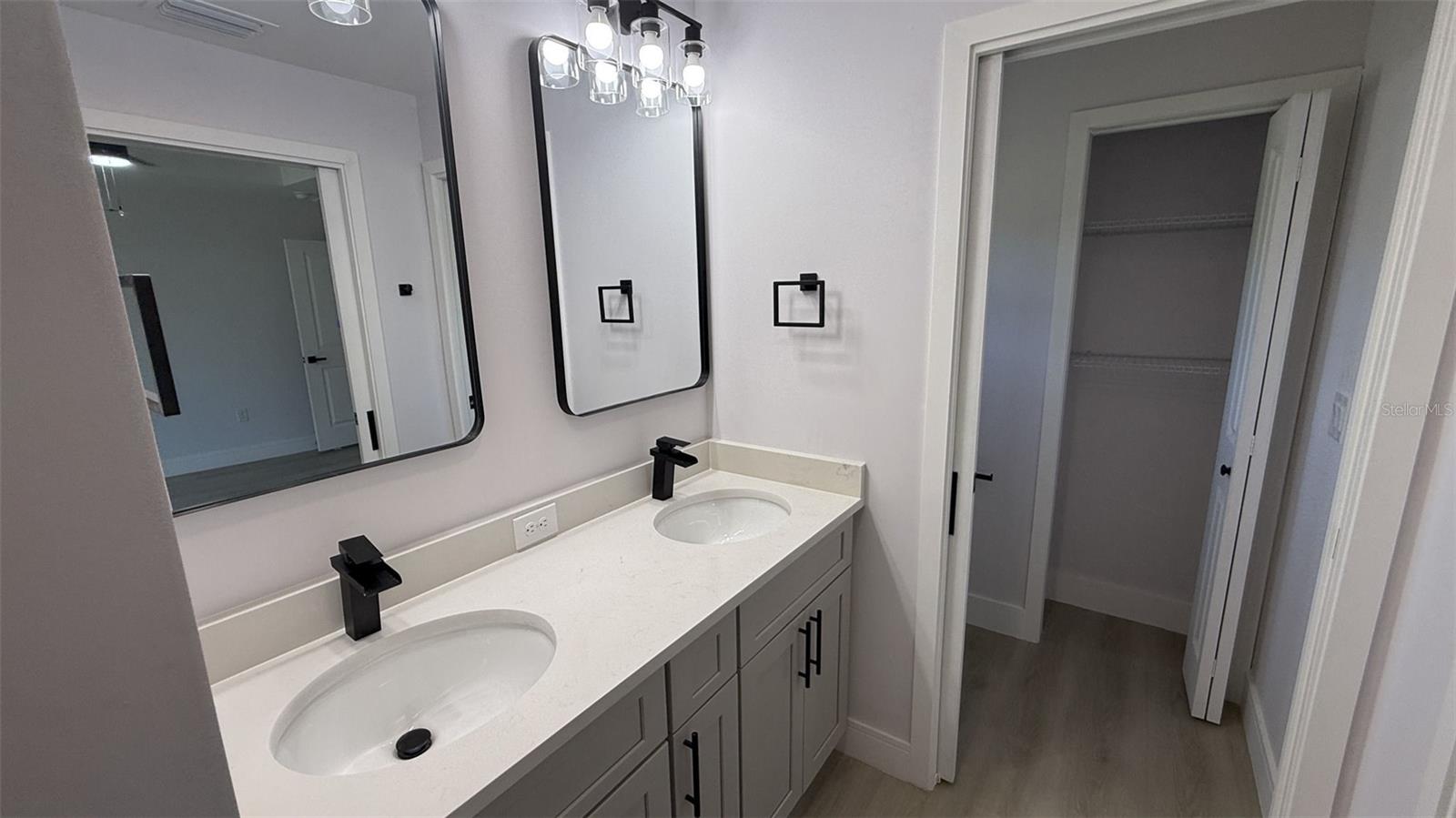 102 MALAUKA TRL, OCKLAWAHA, FL, 32179