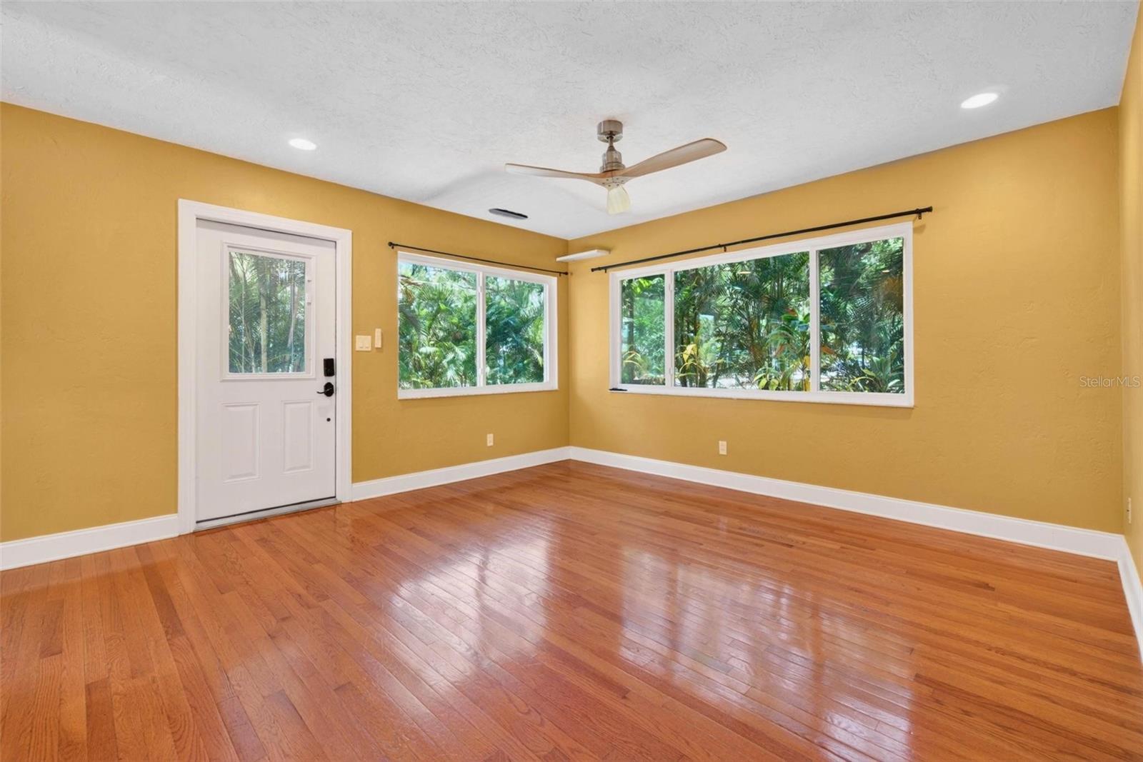 2200 8TH AVE N, ST PETERSBURG, FL, 33713