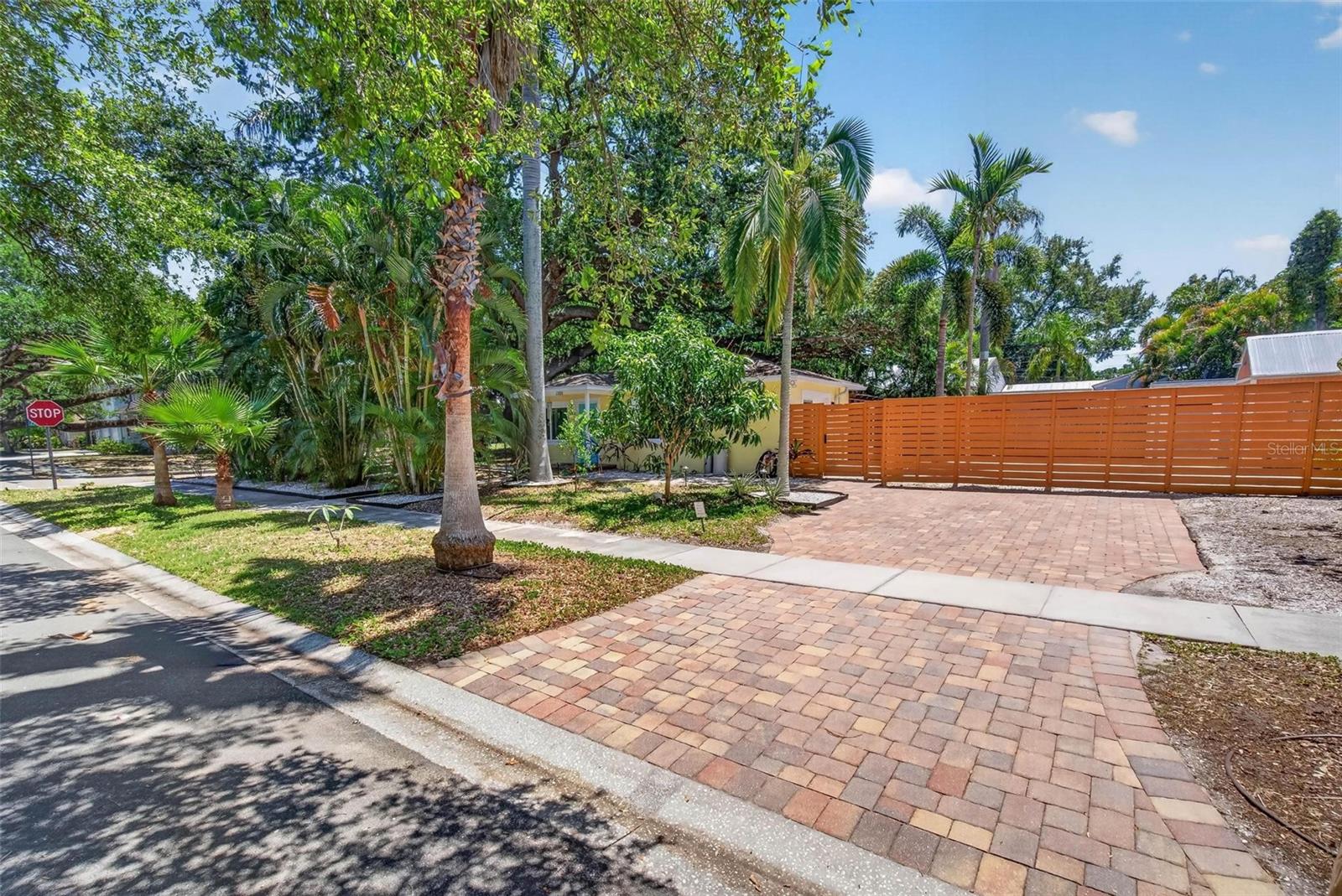 2200 8TH AVE N, ST PETERSBURG, FL, 33713