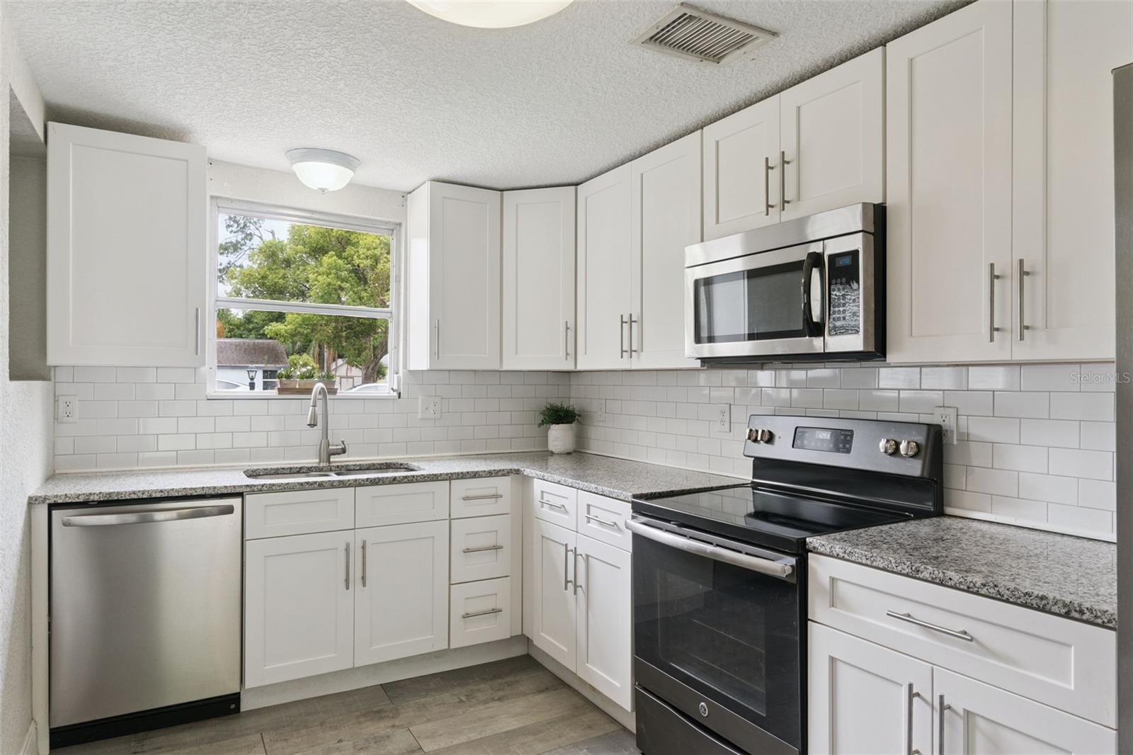 114 ANGELES RD, DEBARY, FL, 32713