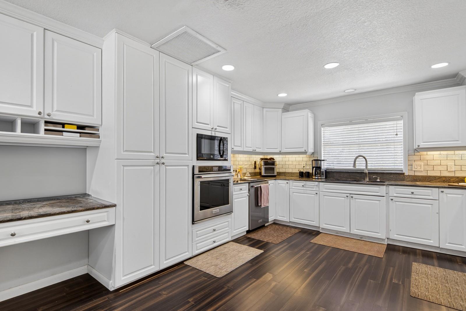 608 VANDERBAKER RD, TEMPLE TERRACE, FL, 33617