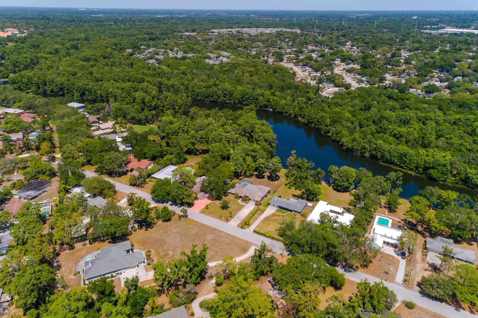 608 VANDERBAKER RD, TEMPLE TERRACE, FL, 33617