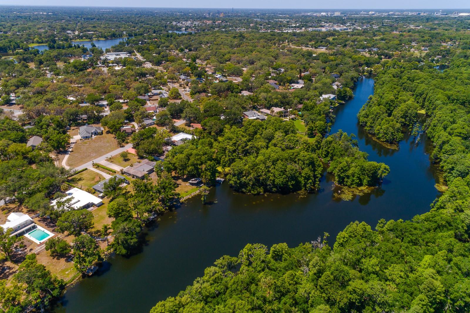 608 VANDERBAKER RD, TEMPLE TERRACE, FL, 33617