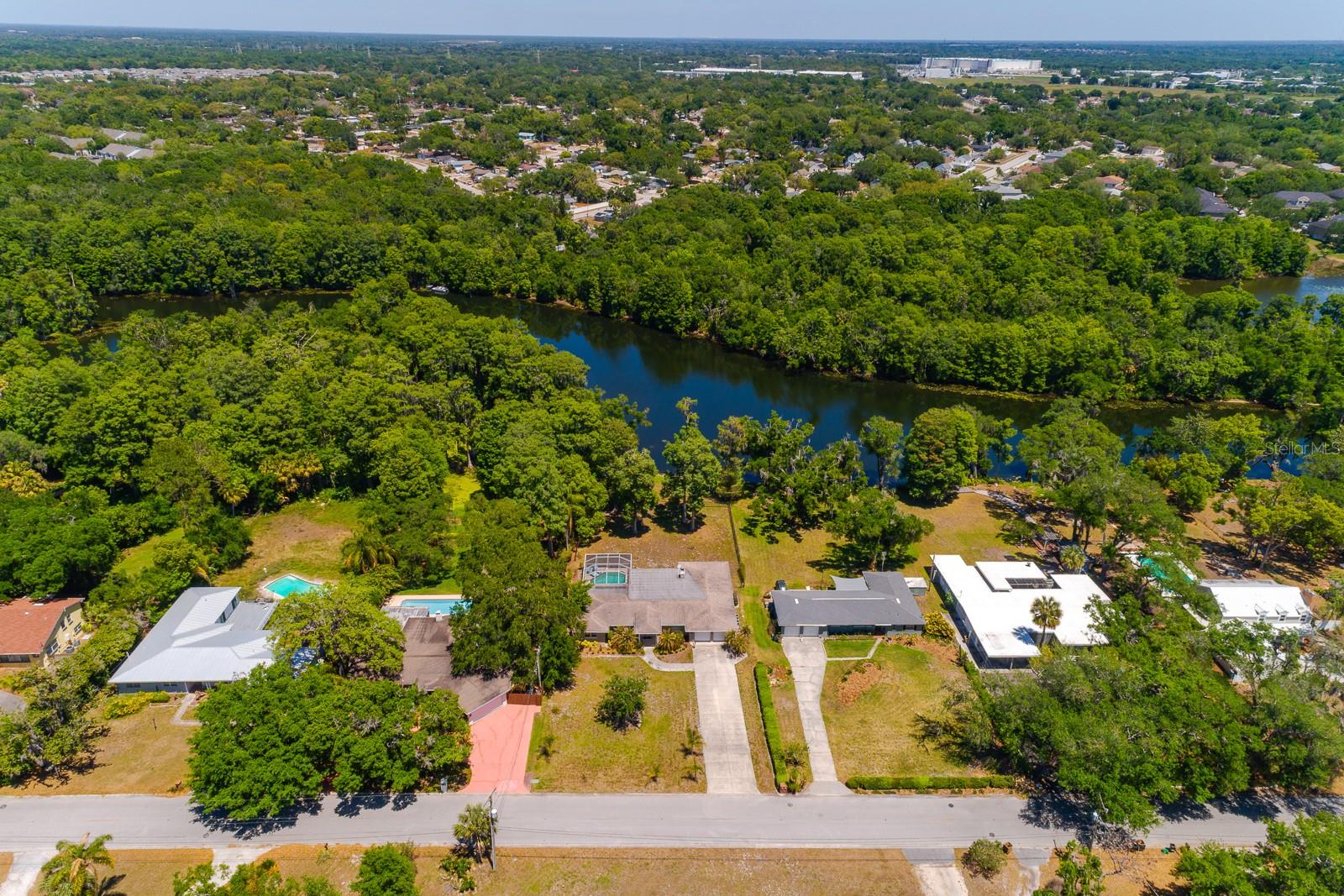 608 VANDERBAKER RD, TEMPLE TERRACE, FL, 33617