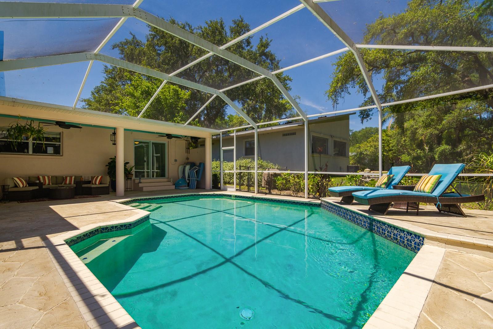 608 VANDERBAKER RD, TEMPLE TERRACE, FL, 33617