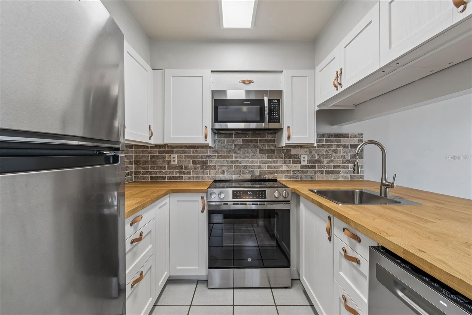 5156 SUNRIDGE PALMS DR, TAMPA, FL, 33617